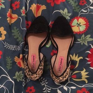 Betsy Johnson leopard and black suede flats